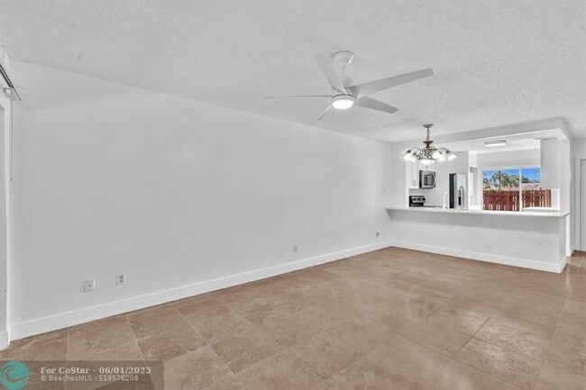 Building Photo - 922 Banks Rd