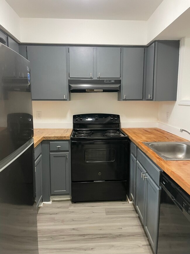 Building Photo - 6909 Glendower Rd