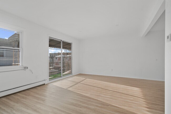 Building Photo - 4017 Hudson Ave