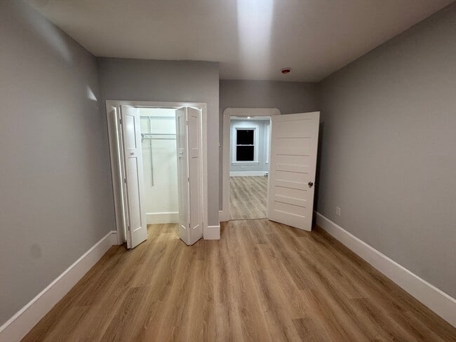 Building Photo - 16 Ashton St