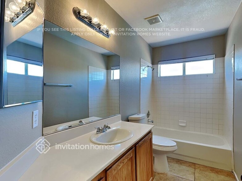 Building Photo - 5142 Green Hollow St