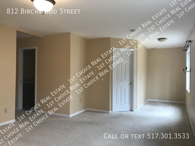 Building Photo - Available December - Great 3-BDR 3-BTH Hom...