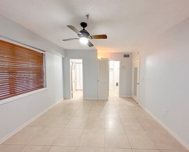 Building Photo - 250 181 Dr