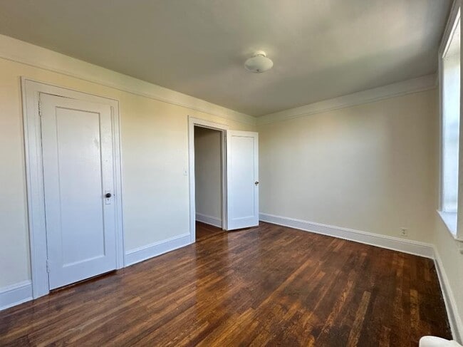 Building Photo - 1 bedroom in ASTORIA NY 11102