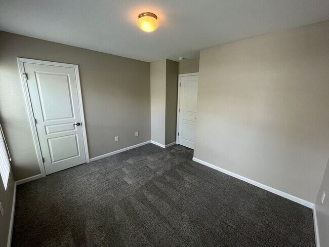 Building Photo - 8206 Yaxley Hall Dr