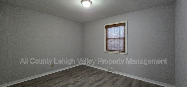 Building Photo - 1560 Riegel St