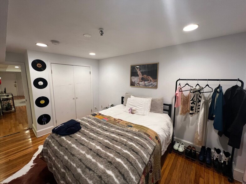 Primary Photo - 35 Westland Ave