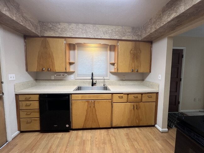 Building Photo - 1345 SE Madison St