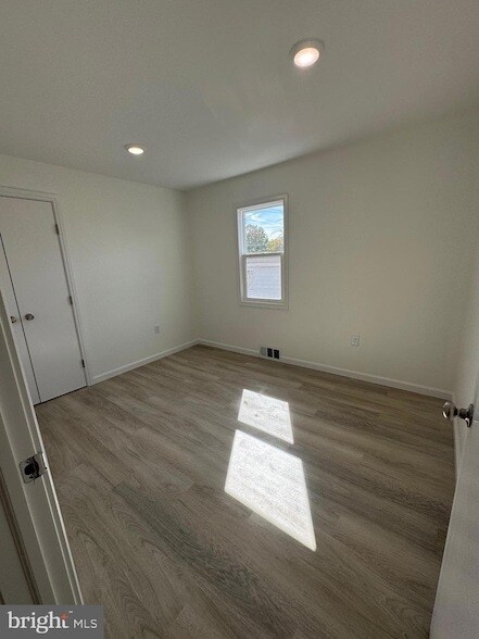 Building Photo - 109 E Park Ave