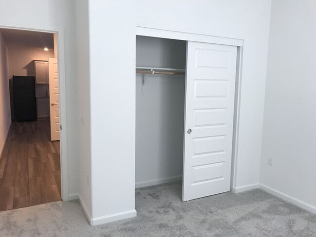 Building Photo - New neighborhood 1 Bedroom 1 bath unit