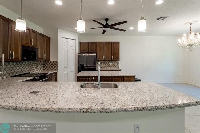 Building Photo - 8127 Rainforest Jasper Ln