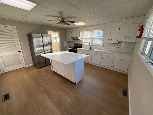 Building Photo - Big Spacious Beautiful Single Family 4 bedroom House for Rent !!!