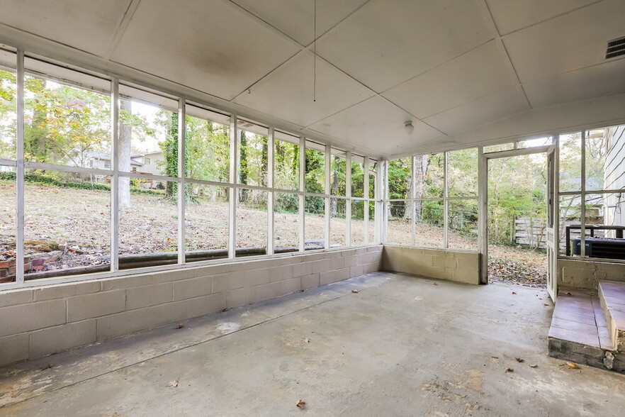 Building Photo - 9105 Homewood Dr