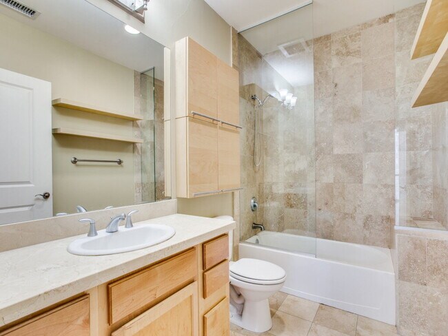 Building Photo - 1-Bedroom luxury Condo at The Tower in Downtown Fort Worth!