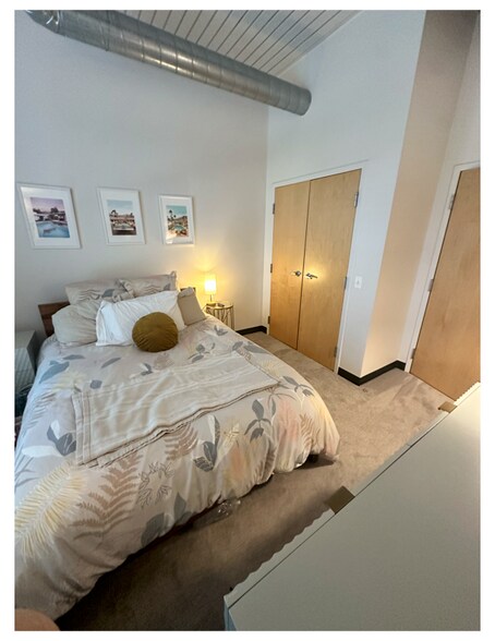 bedroom - 75 Maple St