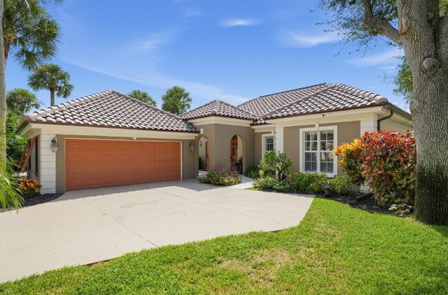 Building Photo - Winter season on the Boca Royale golf course, furnished pool home with club membership