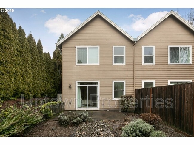 Building Photo - 1916 SW Idaho St