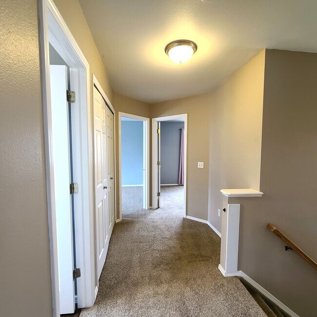 Building Photo - Beautiful home in Briargate Fairfax - D20 - ready to move in NOW!