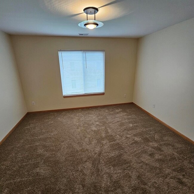Building Photo - 2 Bedroom Upper Condo w/ Modern Lighting Fixtures and Track Lighting, Open Floor Plan w/ Large Li...