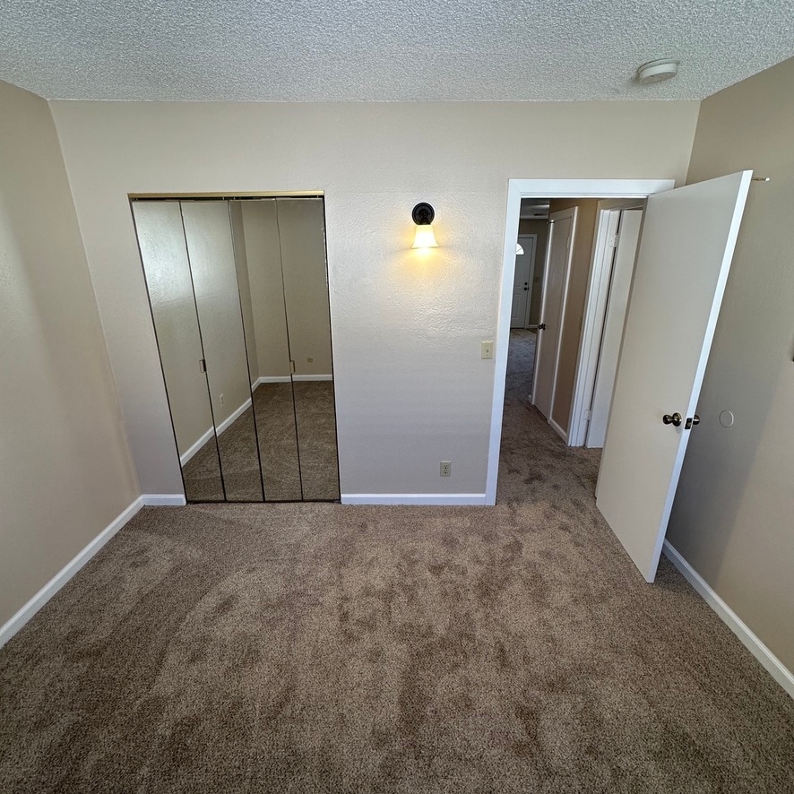 Building Photo - 1301 Hemlock Ave