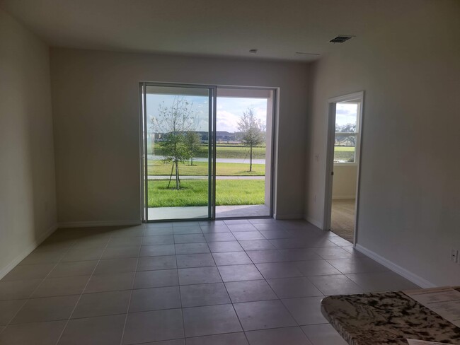 Building Photo - 5385 Sunshine Dr