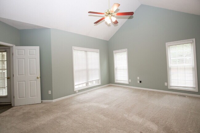 Building Photo - 380 Sullivan Dr