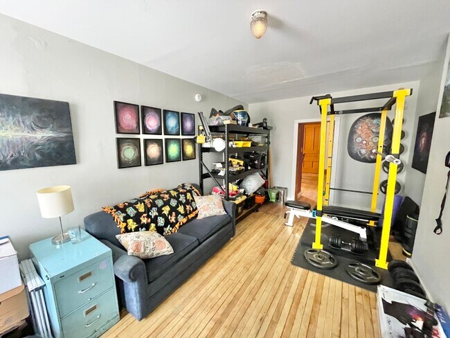 Building Photo - 3 Bedroom Apartment Superior Location South End of Burlington VT Available between 6/5-6/15