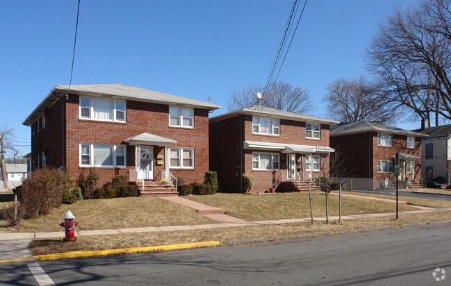 Primary Photo - 436-450 Washington Ave
