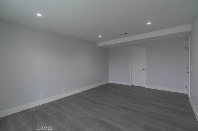 Building Photo - 633 Vista Bonita