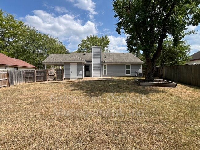 Building Photo - 7053 Daneman Dr