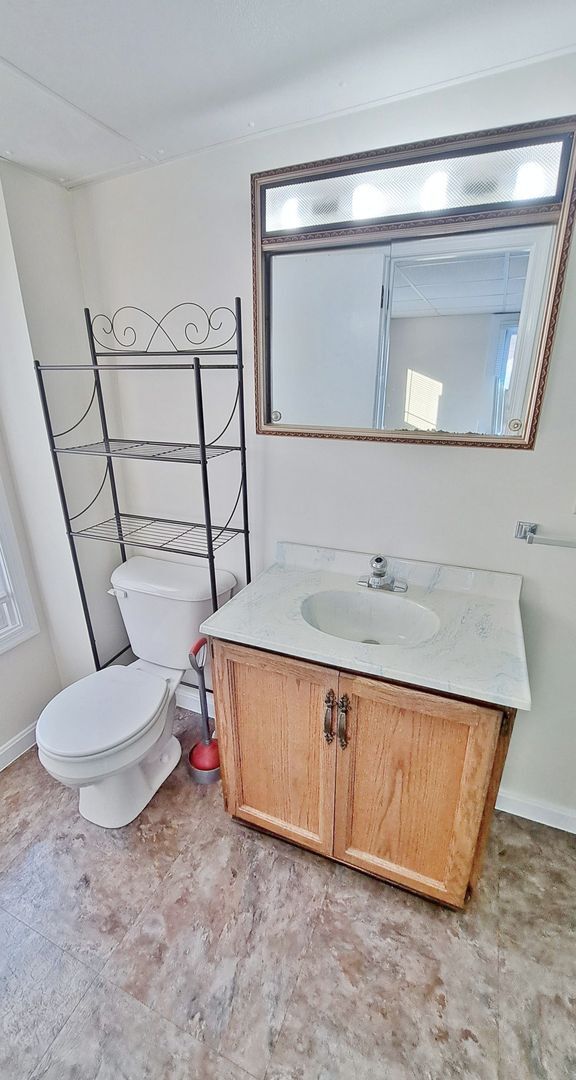 Building Photo - 46-50 W Middle