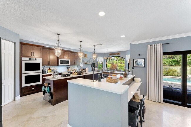 Building Photo - 9173 Delemar Ct