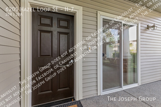 Building Photo - 6205 Hazel Loop SE