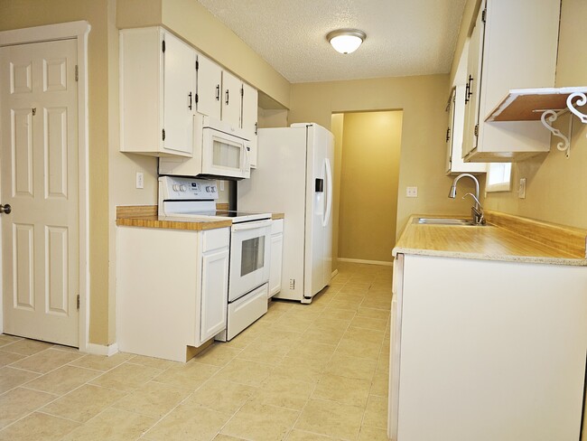 Building Photo - 4125 E Lance