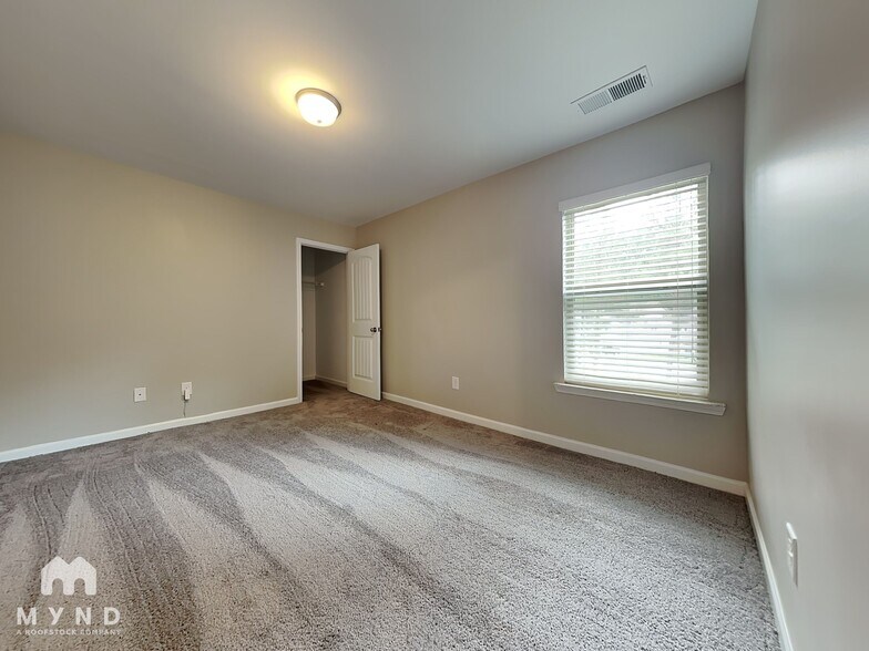 Building Photo - 2455 Quincy Loop