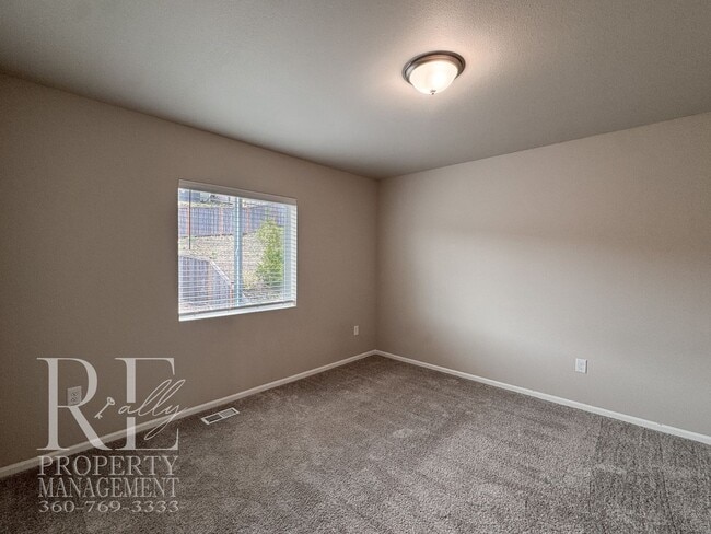 Building Photo - Warm & Inviting 4-Bedroom Home with Vaulted Ceilings, Loft, Fireplace & Fenced Backyard