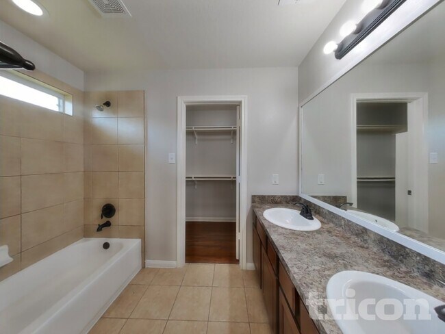 Building Photo - 12030 Green Bluff Ct