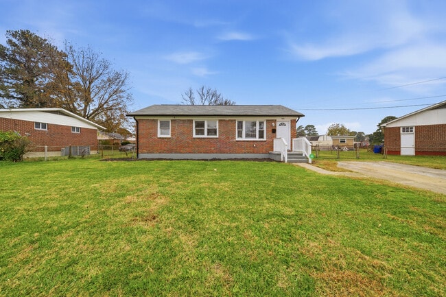 Primary Photo - 913 Dandridge Dr