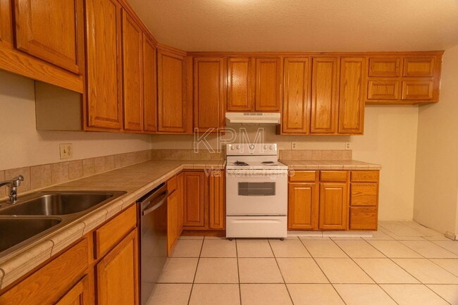 Building Photo - 2540 Banyan Dr