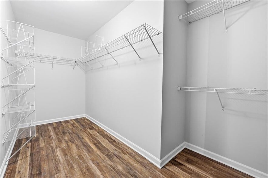 Building Photo - 1440 Waverly Glen Dr