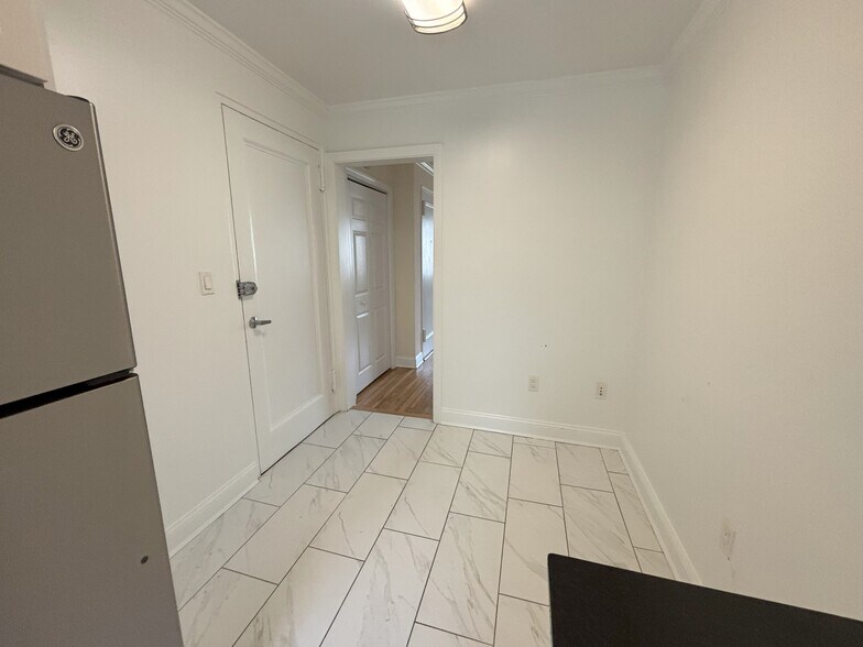 Building Photo - 105 Longwood Ave