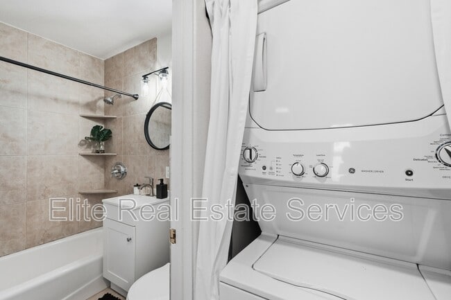 Building Photo - 2604 Juan St