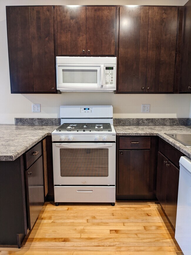 Building Photo - 2122