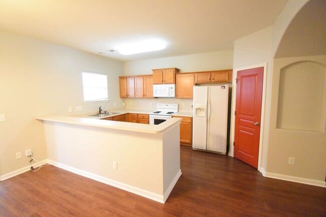 Building Photo - Beautiful 3BR 2.5BA Home w/ Community Pool Access in Calloway Glen