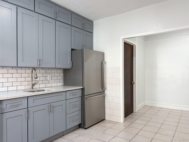 Building Photo - 2863 Coddington Ave