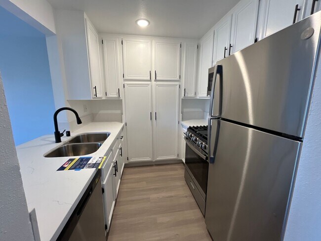 Interior Photo - 315 South Virgil Ave