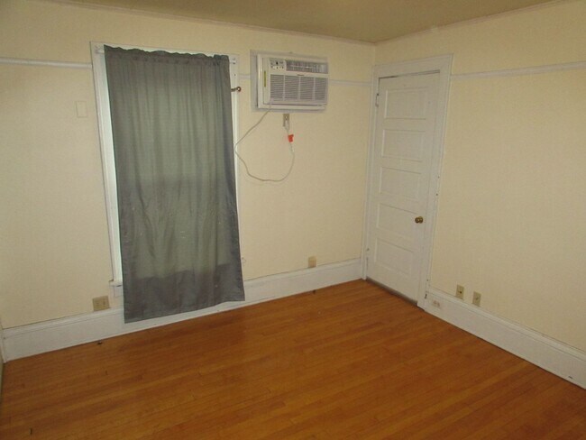 Building Photo - Living on the Dock of the Bay