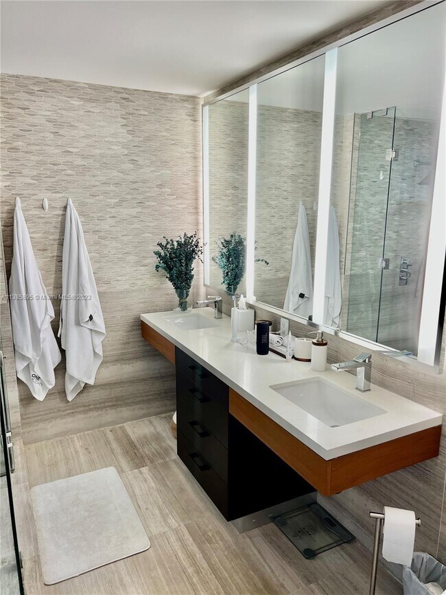 Building Photo - 1 Collins Ave