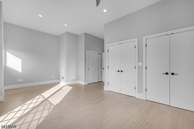 Building Photo - 10 McCready's Alley