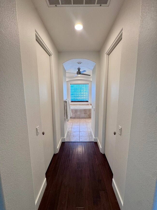 Building Photo - 102 Cll Los Hibiscos